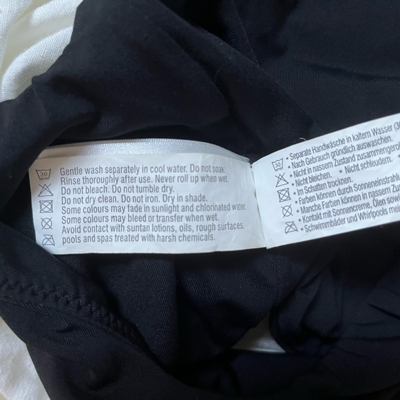 Seafolly Active Retro Tank Maillot
One Piece US size 8 - Picture 10 of 10